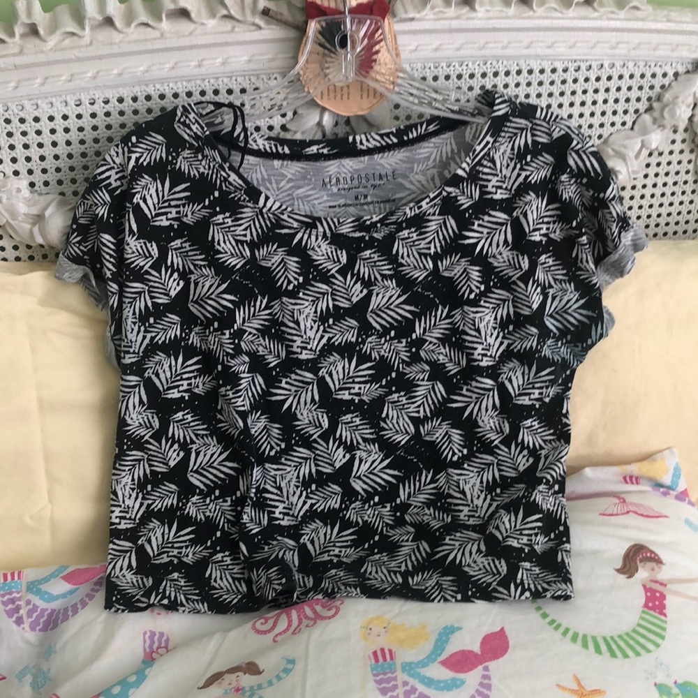 Aeropostale crop top in black and white print